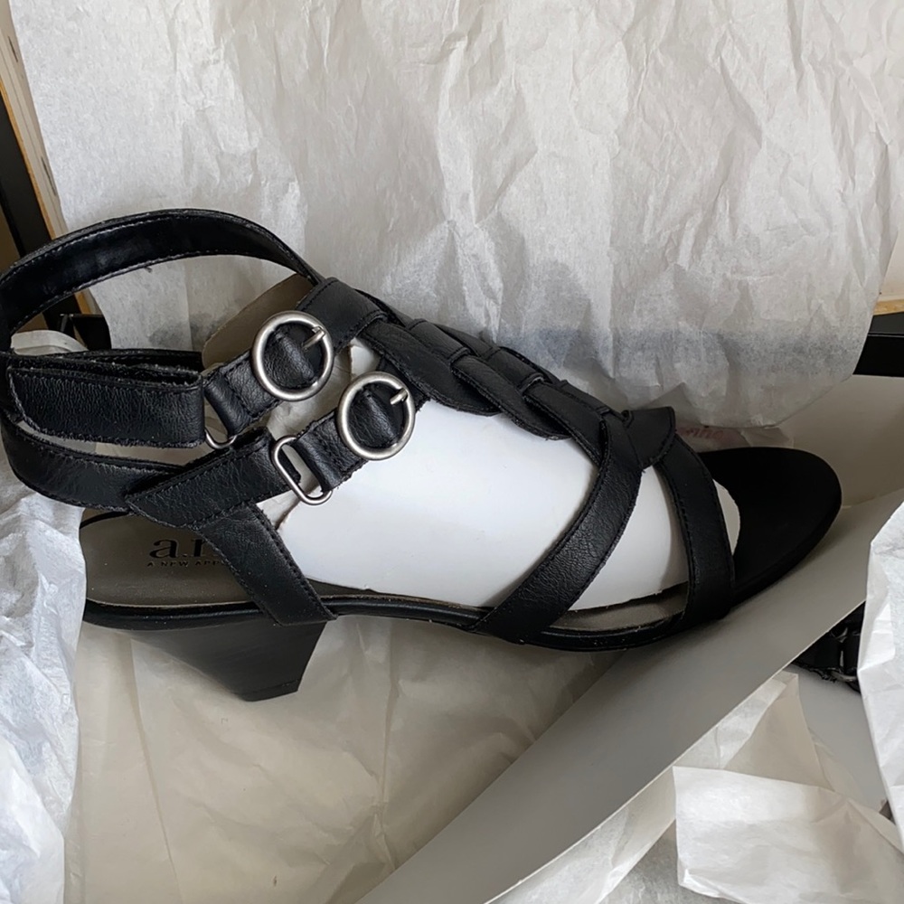 Women’s dress sandals